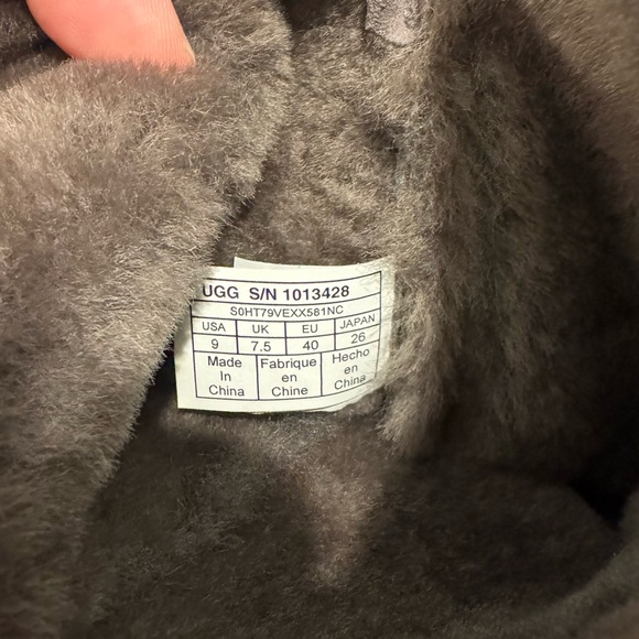 UGG W Amie Grey Boots - Picture 11 of 11